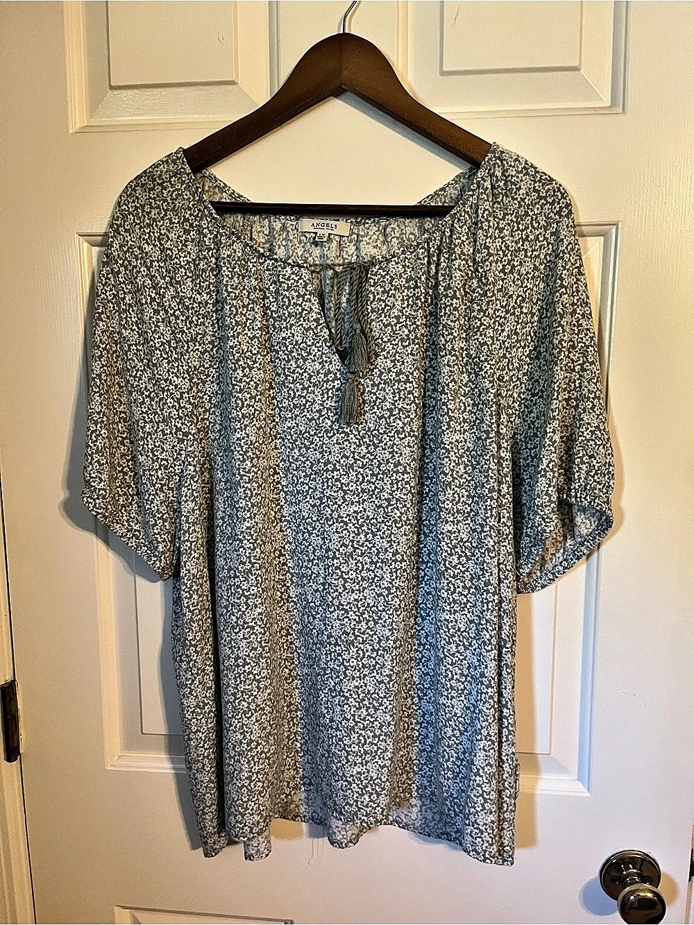 Angels Floral Blouse in Blue & White Size 1X EUC